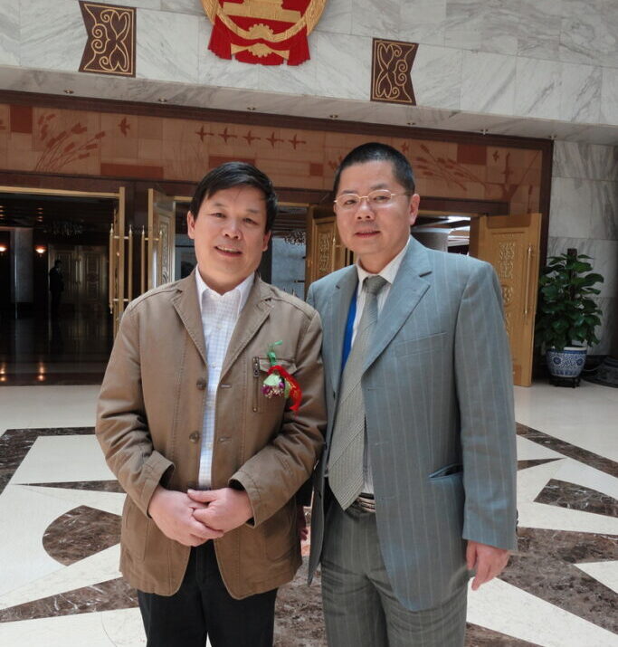 李奕彬院士與全國地方金融論壇辦公室主任湯燙合照